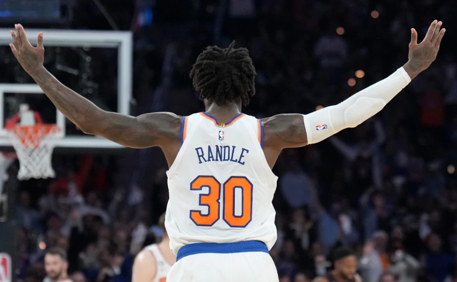  巴特勒关键球热火险胜尼克斯  