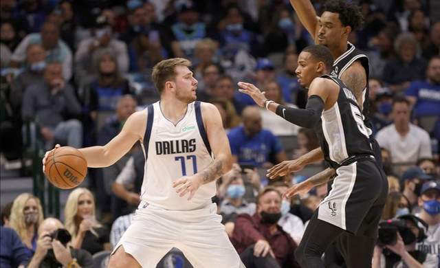  东契奇40+10独行侠终结雄鹿七连胜  